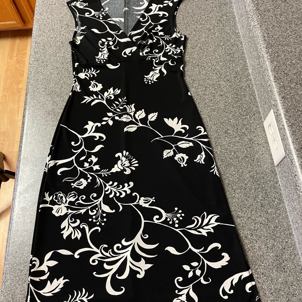Dress - Picture 6 of 6